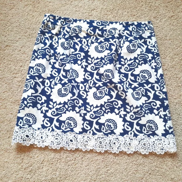 Talbots Women's Blue And White Floral Print Lace Trimmed Side Zip Skirt -Size 12 - Picture 7 of 8